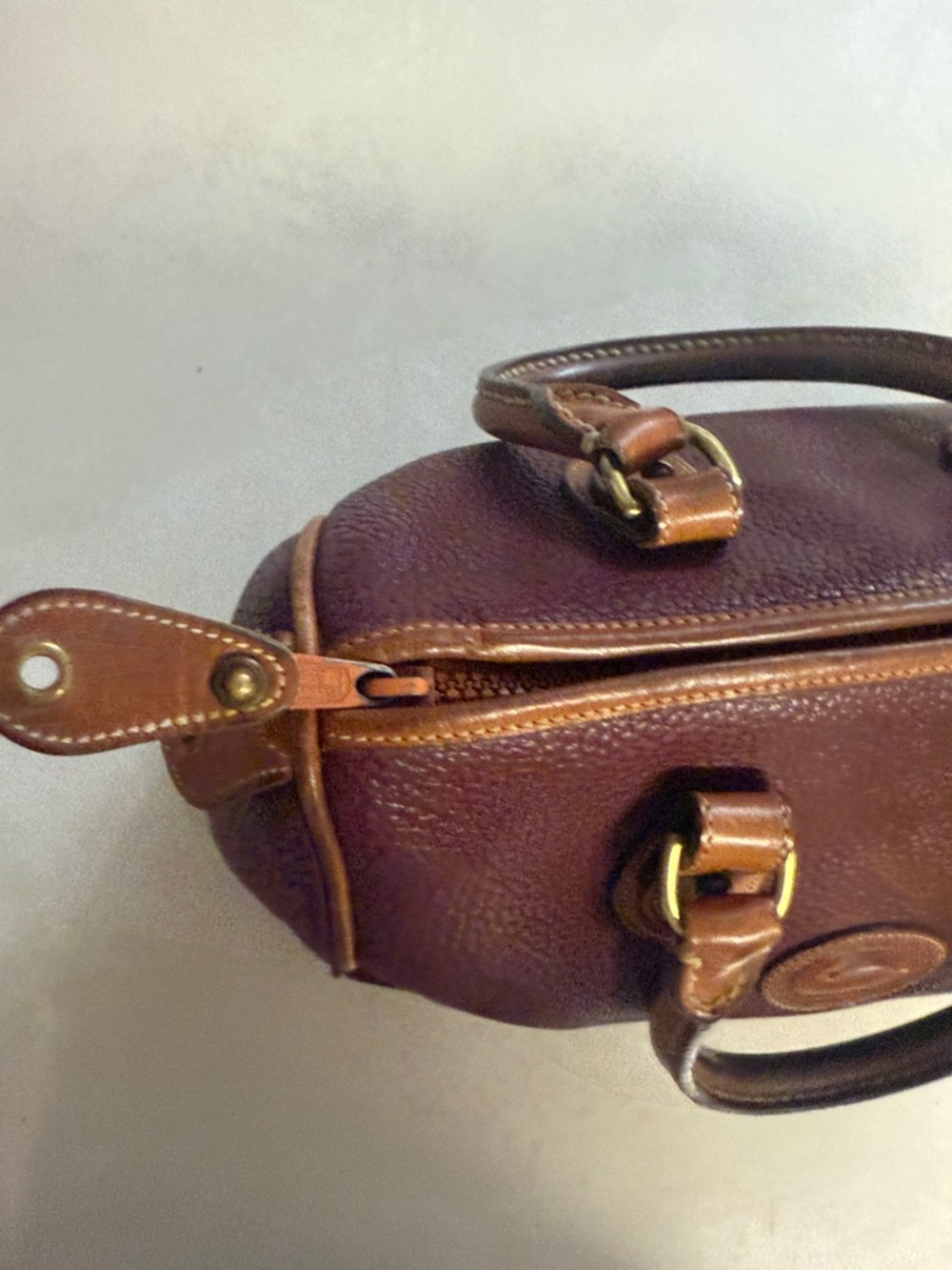 Dooney & Bourke Burgundy Pebble Leather Satchel with Tan Trim VINTAGE β¦οΈπΈπΌπ― - Picture 9 of 14